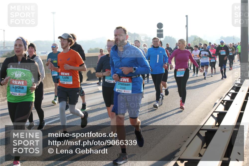 03.10.2025 - Köhlbrandbrückenlauf Lena Gebhardt http://msf.ph/oto/9066339 03.10.2025 09:23:05 Position 1 3619, 3214, 32, 2448, 3783 meine-sportfotos.de