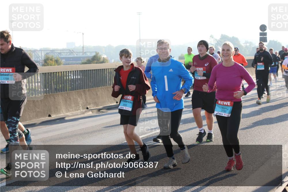 03.10.2025 - Köhlbrandbrückenlauf Lena Gebhardt http://msf.ph/oto/9066387 03.10.2025 09:23:07 Position 1 1759, 3635, 3783 meine-sportfotos.de