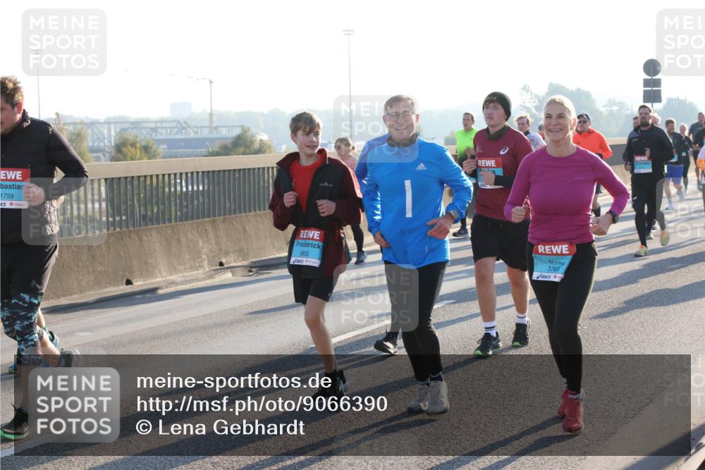 03.10.2025 - Köhlbrandbrückenlauf Lena Gebhardt http://msf.ph/oto/9066390 03.10.2025 09:23:07 Position 1 1759, 3635, 3783 meine-sportfotos.de