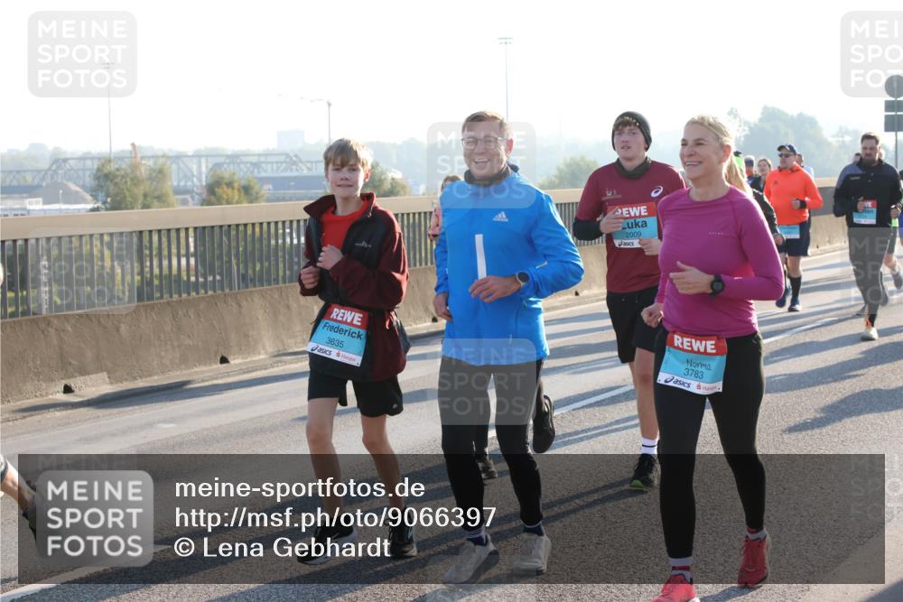 03.10.2025 - Köhlbrandbrückenlauf Lena Gebhardt http://msf.ph/oto/9066397 03.10.2025 09:23:07 Position 1 3635, 2009, 3783 meine-sportfotos.de