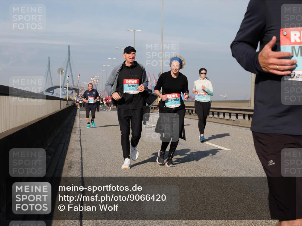 03.10.2025 - Köhlbrandbrückenlauf Fabian Wolf http://msf.ph/oto/9066420 03.10.2025 10:09:24 Position 3 2526, 2557 meine-sportfotos.de