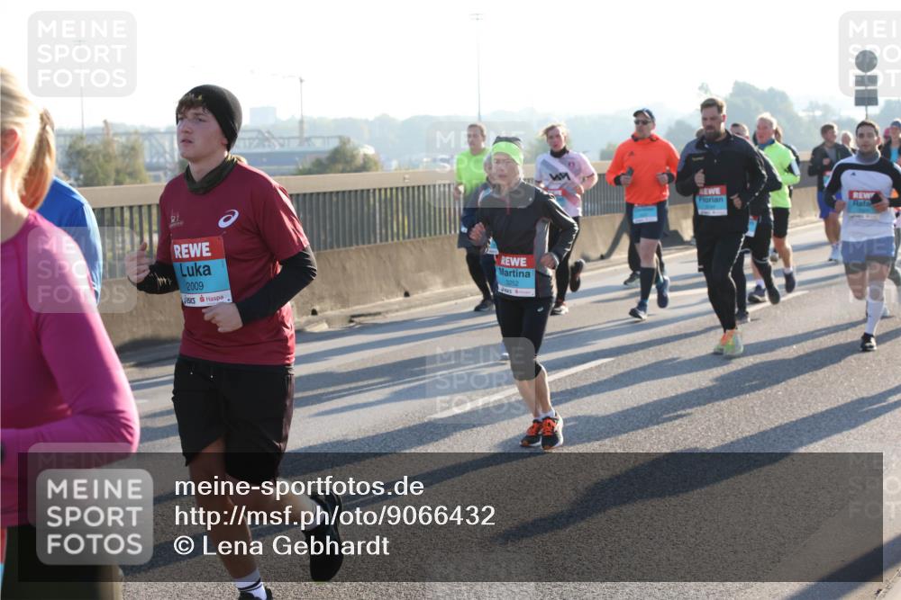 03.10.2025 - Köhlbrandbrückenlauf Lena Gebhardt http://msf.ph/oto/9066432 03.10.2025 09:23:08 Position 1 2009, 3252 meine-sportfotos.de