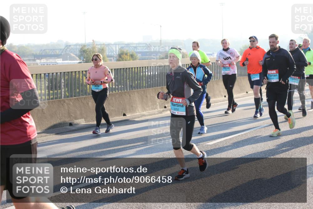 03.10.2025 - Köhlbrandbrückenlauf Lena Gebhardt http://msf.ph/oto/9066458 03.10.2025 09:23:09 Position 1 1683, 3252, 3144 meine-sportfotos.de