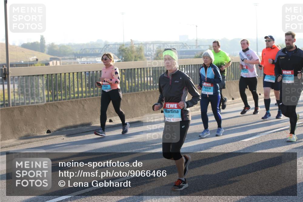03.10.2025 - Köhlbrandbrückenlauf Lena Gebhardt http://msf.ph/oto/9066466 03.10.2025 09:23:09 Position 1 3252, 3570, 3144 meine-sportfotos.de