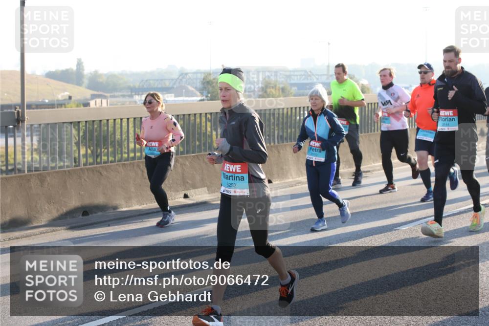03.10.2025 - Köhlbrandbrückenlauf Lena Gebhardt http://msf.ph/oto/9066472 03.10.2025 09:23:10 Position 1 3252, 3570, 3144 meine-sportfotos.de
