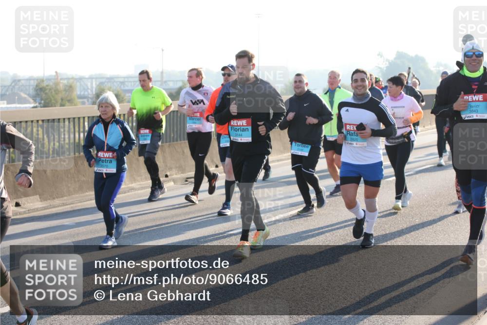 03.10.2025 - Köhlbrandbrückenlauf Lena Gebhardt http://msf.ph/oto/9066485 03.10.2025 09:23:10 Position 1 3570, 1820, 3144, 3148, 3843 meine-sportfotos.de