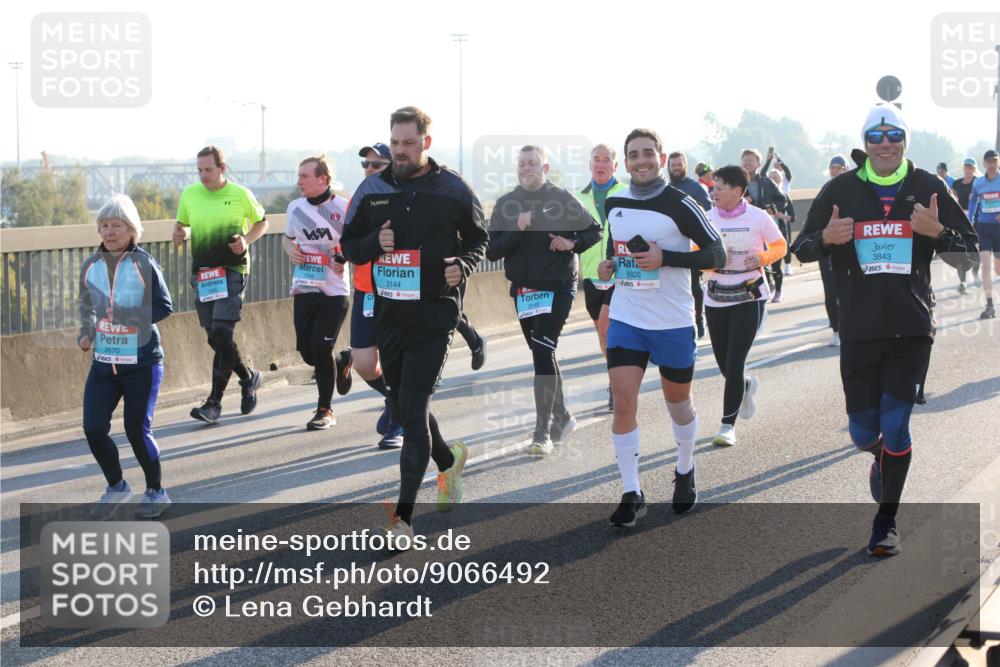03.10.2025 - Köhlbrandbrückenlauf Lena Gebhardt http://msf.ph/oto/9066492 03.10.2025 09:23:10 Position 1 3570, 3144, 1820, 3843, 3148 meine-sportfotos.de