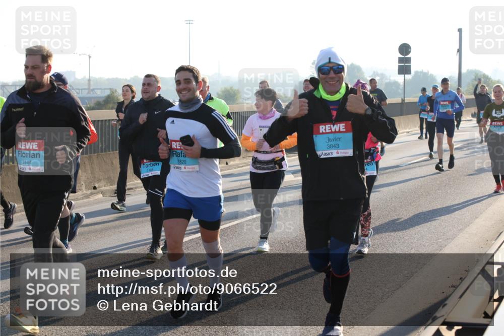 03.10.2025 - Köhlbrandbrückenlauf Lena Gebhardt http://msf.ph/oto/9066522 03.10.2025 09:23:11 Position 1 3144, 3148, 1820, 3843 meine-sportfotos.de