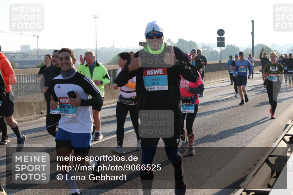 03.10.2025 - Köhlbrandbrückenlauf Lena Gebhardt http://msf.ph/oto/9066525 03.10.2025 09:23:11 Position 1 148, 1820, 3843, 1804 meine-sportfotos.de
