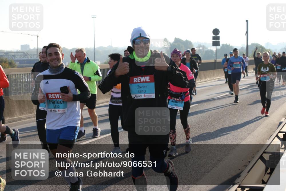 03.10.2025 - Köhlbrandbrückenlauf Lena Gebhardt http://msf.ph/oto/9066531 03.10.2025 09:23:11 Position 1 1820, 3843, 1804 meine-sportfotos.de