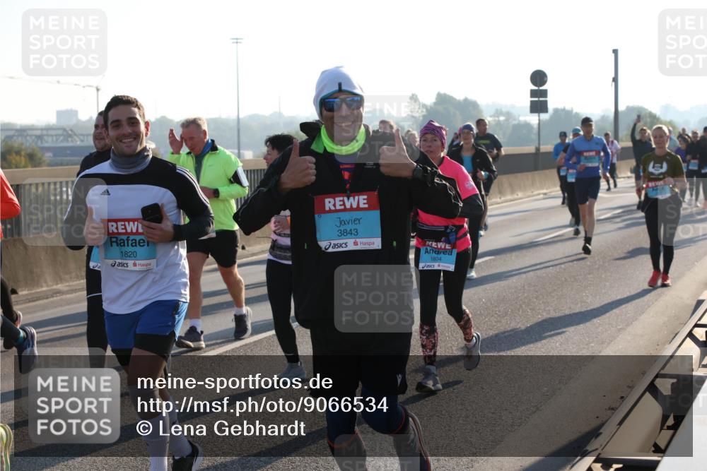 03.10.2025 - Köhlbrandbrückenlauf Lena Gebhardt http://msf.ph/oto/9066534 03.10.2025 09:23:11 Position 1 1820, 3843, 1804 meine-sportfotos.de