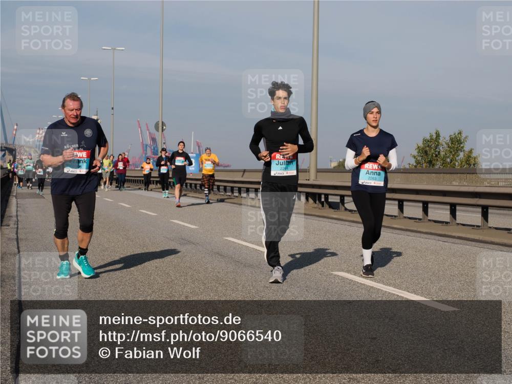 03.10.2025 - Köhlbrandbrückenlauf Fabian Wolf http://msf.ph/oto/9066540 03.10.2025 10:09:30 Position 3 1908, 2264, 2263 meine-sportfotos.de