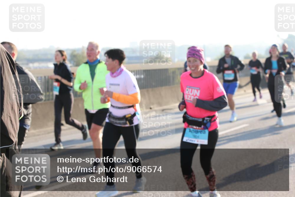 03.10.2025 - Köhlbrandbrückenlauf Lena Gebhardt http://msf.ph/oto/9066574 03.10.2025 09:23:12 Position 1  meine-sportfotos.de