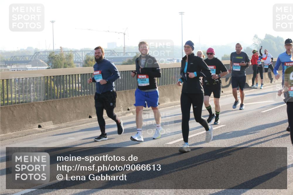 03.10.2025 - Köhlbrandbrückenlauf Lena Gebhardt http://msf.ph/oto/9066613 03.10.2025 09:23:14 Position 1  meine-sportfotos.de
