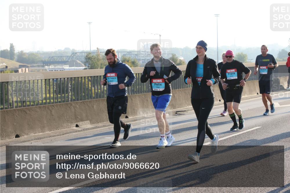 03.10.2025 - Köhlbrandbrückenlauf Lena Gebhardt http://msf.ph/oto/9066620 03.10.2025 09:23:14 Position 1 1562, 1561, 2094 meine-sportfotos.de