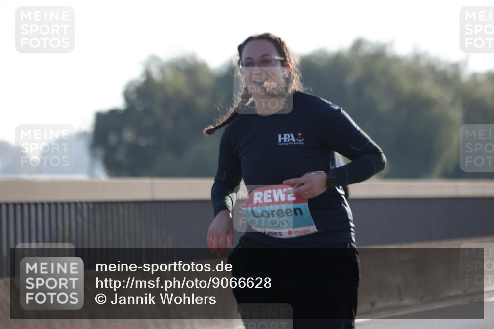 03.10.2025 - Köhlbrandbrückenlauf Jannik Wohlers http://msf.ph/oto/9066628 03.10.2025 09:27:39 Position 3 3571 meine-sportfotos.de