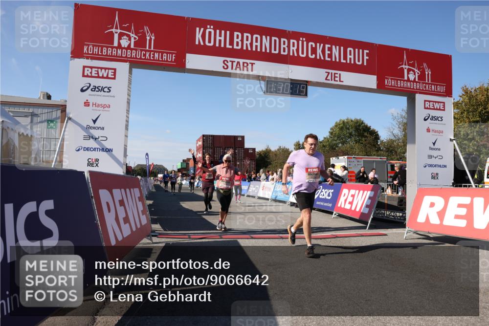 03.10.2025 - Köhlbrandbrückenlauf Lena Gebhardt http://msf.ph/oto/9066642 03.10.2025 13:30:20 Ziel 4823, 4927, 5017, 5038, 5060, 5079, 5151, 5153, 5157, 5161, 5174, 5233, 6078, 6219 meine-sportfotos.de