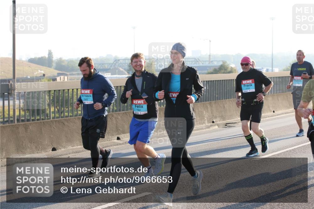 03.10.2025 - Köhlbrandbrückenlauf Lena Gebhardt http://msf.ph/oto/9066653 03.10.2025 09:23:15 Position 1 1562, 1561, 2094 meine-sportfotos.de