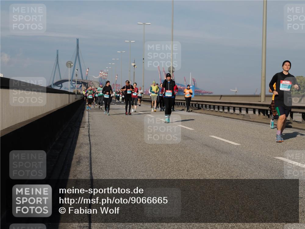 03.10.2025 - Köhlbrandbrückenlauf Fabian Wolf http://msf.ph/oto/9066665 03.10.2025 10:09:36 Position 3 2621 meine-sportfotos.de