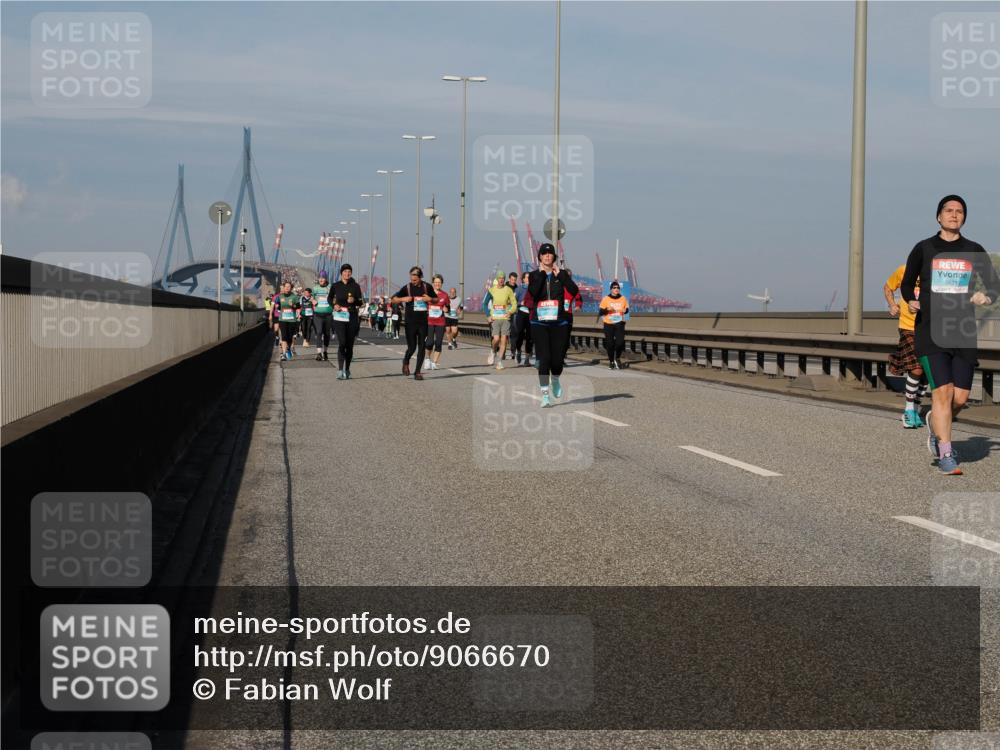03.10.2025 - Köhlbrandbrückenlauf Fabian Wolf http://msf.ph/oto/9066670 03.10.2025 10:09:36 Position 3 2621 meine-sportfotos.de