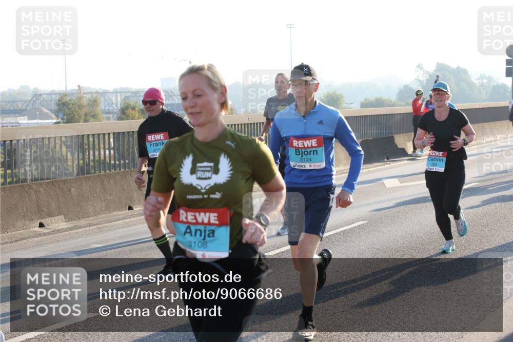 03.10.2025 - Köhlbrandbrückenlauf Lena Gebhardt http://msf.ph/oto/9066686 03.10.2025 09:23:15 Position 1 2094, 3124, 2006, 3108 meine-sportfotos.de