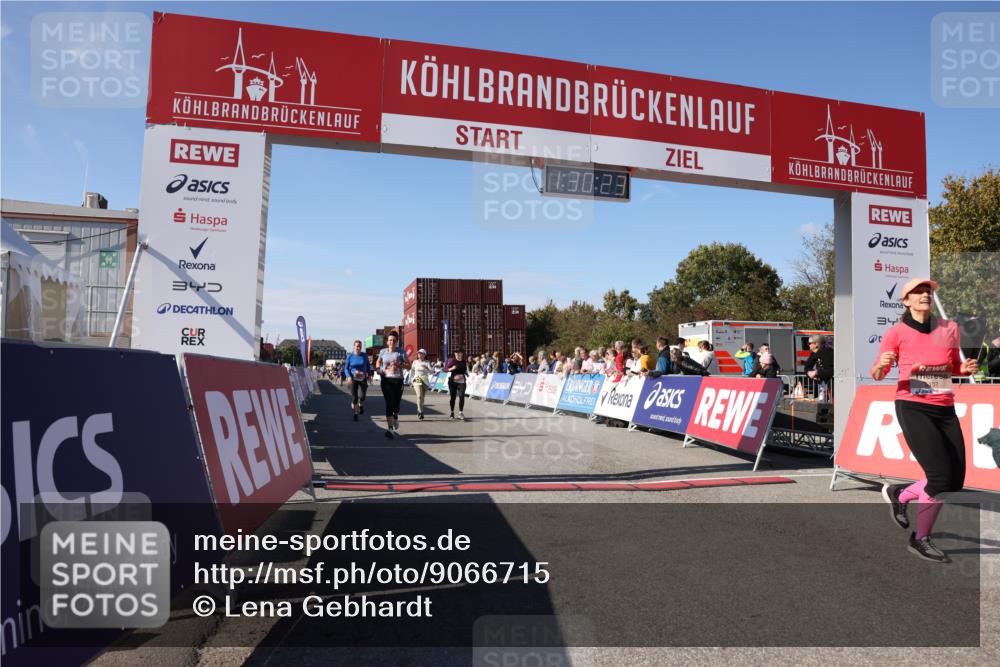 03.10.2025 - Köhlbrandbrückenlauf Lena Gebhardt http://msf.ph/oto/9066715 03.10.2025 13:30:24 Ziel 4823, 4927, 5017, 5060, 5079, 5157, 5174, 5233, 6078, 6219 meine-sportfotos.de