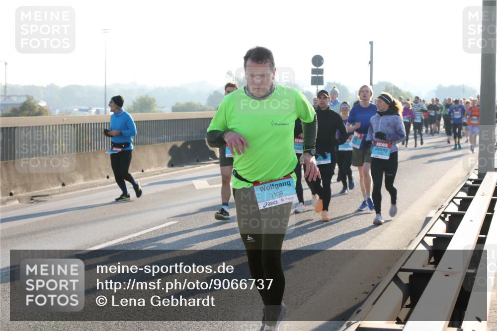 03.10.2025 - Köhlbrandbrückenlauf Lena Gebhardt http://msf.ph/oto/9066737 03.10.2025 09:23:18 Position 1 3109 meine-sportfotos.de