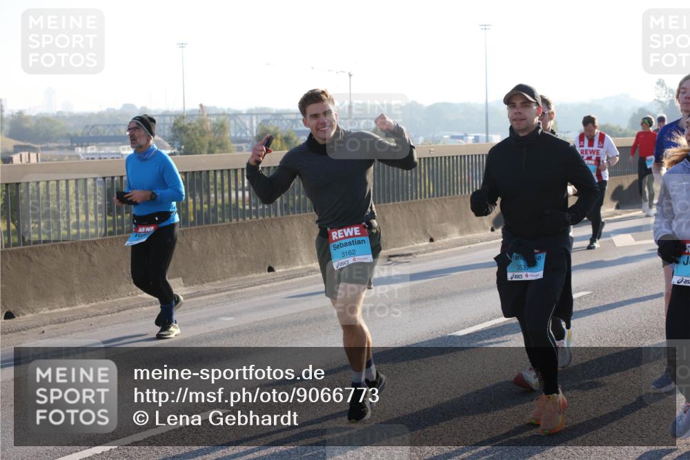 03.10.2025 - Köhlbrandbrückenlauf Lena Gebhardt http://msf.ph/oto/9066773 03.10.2025 09:23:21 Position 1 3162, 3537 meine-sportfotos.de