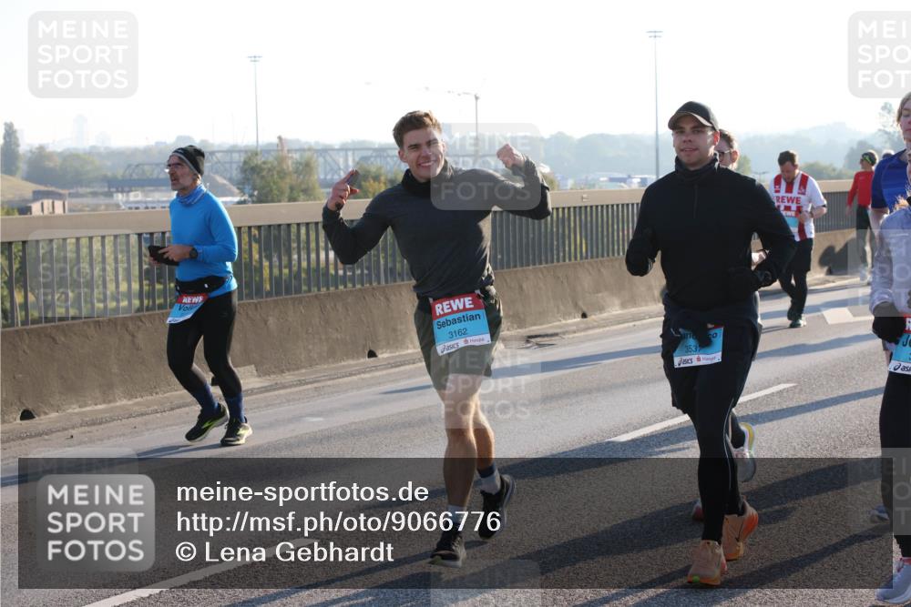 03.10.2025 - Köhlbrandbrückenlauf Lena Gebhardt http://msf.ph/oto/9066776 03.10.2025 09:23:21 Position 1 3162, 353 meine-sportfotos.de