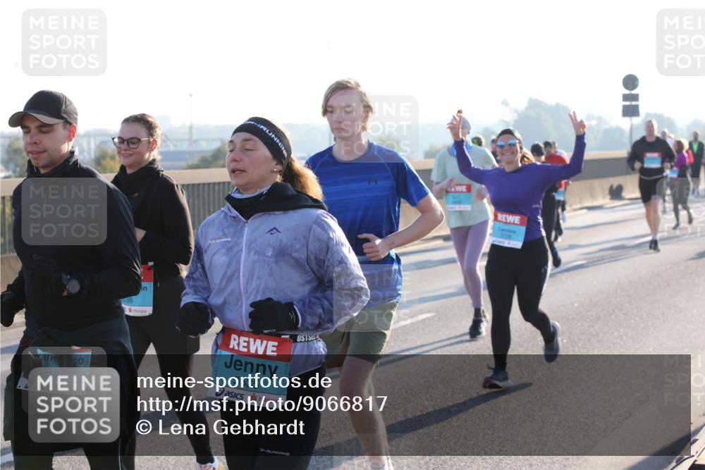 03.10.2025 - Köhlbrandbrückenlauf Lena Gebhardt http://msf.ph/oto/9066817 03.10.2025 09:23:22 Position 1 3537, 38, 3535 meine-sportfotos.de