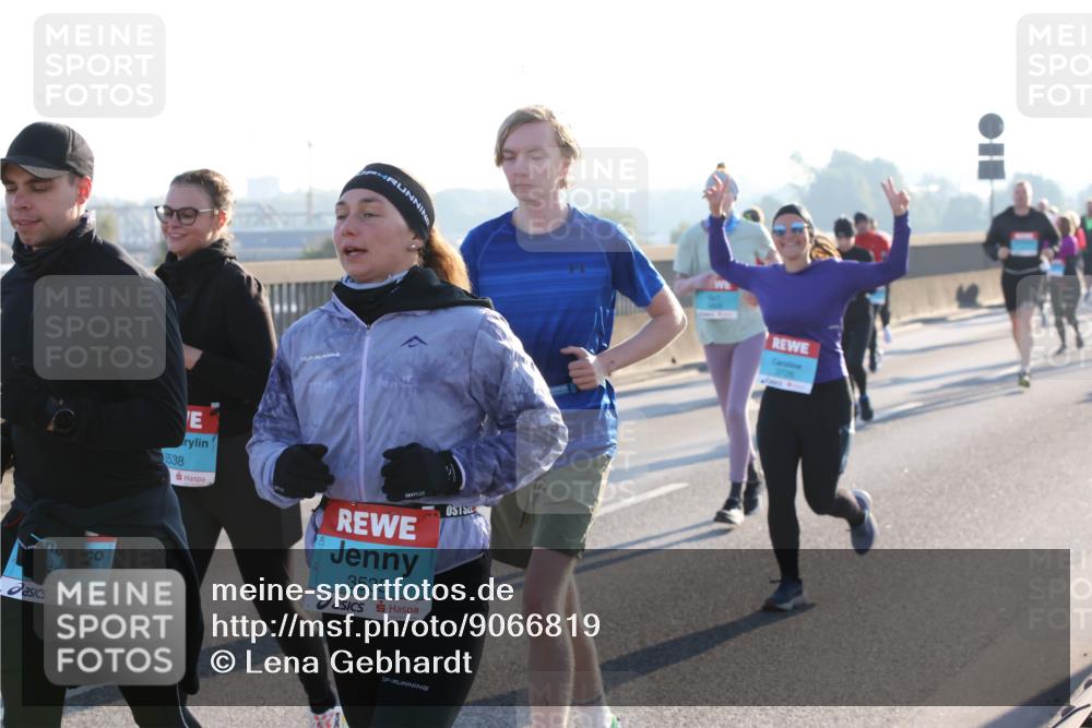 03.10.2025 - Köhlbrandbrückenlauf Lena Gebhardt http://msf.ph/oto/9066819 03.10.2025 09:23:22 Position 1 537, 538, 3535, 3726 meine-sportfotos.de