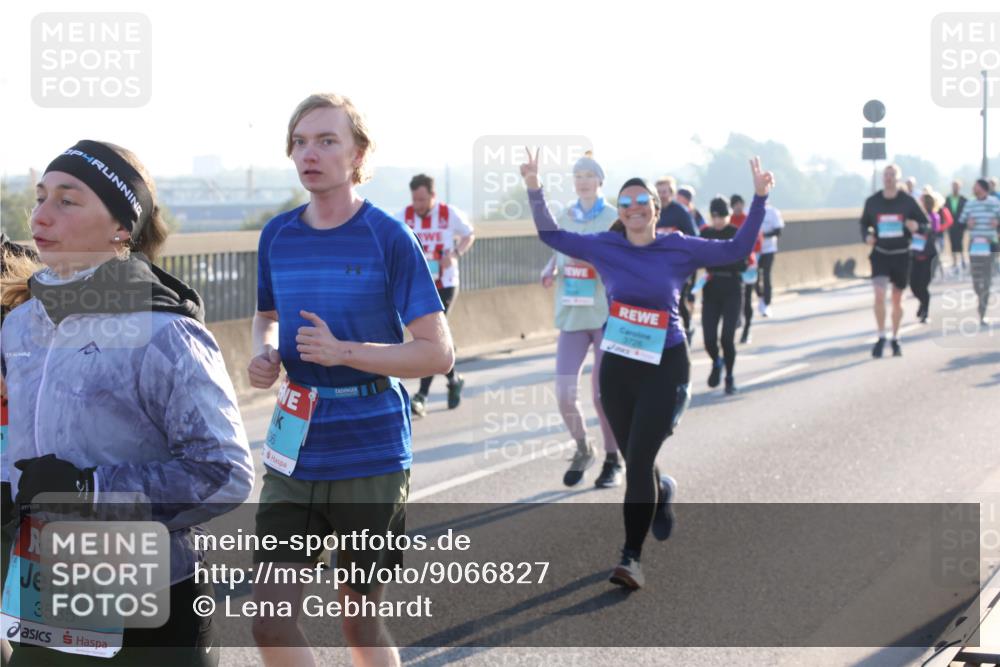 03.10.2025 - Köhlbrandbrückenlauf Lena Gebhardt http://msf.ph/oto/9066827 03.10.2025 09:23:22 Position 1 3535, 36, 3726 meine-sportfotos.de