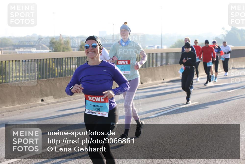 03.10.2025 - Köhlbrandbrückenlauf Lena Gebhardt http://msf.ph/oto/9066861 03.10.2025 09:23:23 Position 1 3726, 3803 meine-sportfotos.de