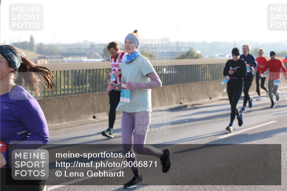 03.10.2025 - Köhlbrandbrückenlauf Lena Gebhardt http://msf.ph/oto/9066871 03.10.2025 09:23:24 Position 1 03 meine-sportfotos.de