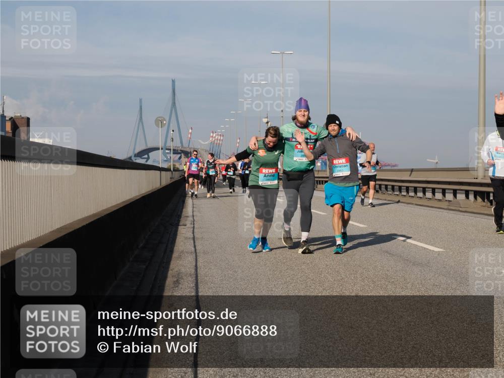 03.10.2025 - Köhlbrandbrückenlauf Fabian Wolf http://msf.ph/oto/9066888 03.10.2025 10:09:49 Position 3  meine-sportfotos.de