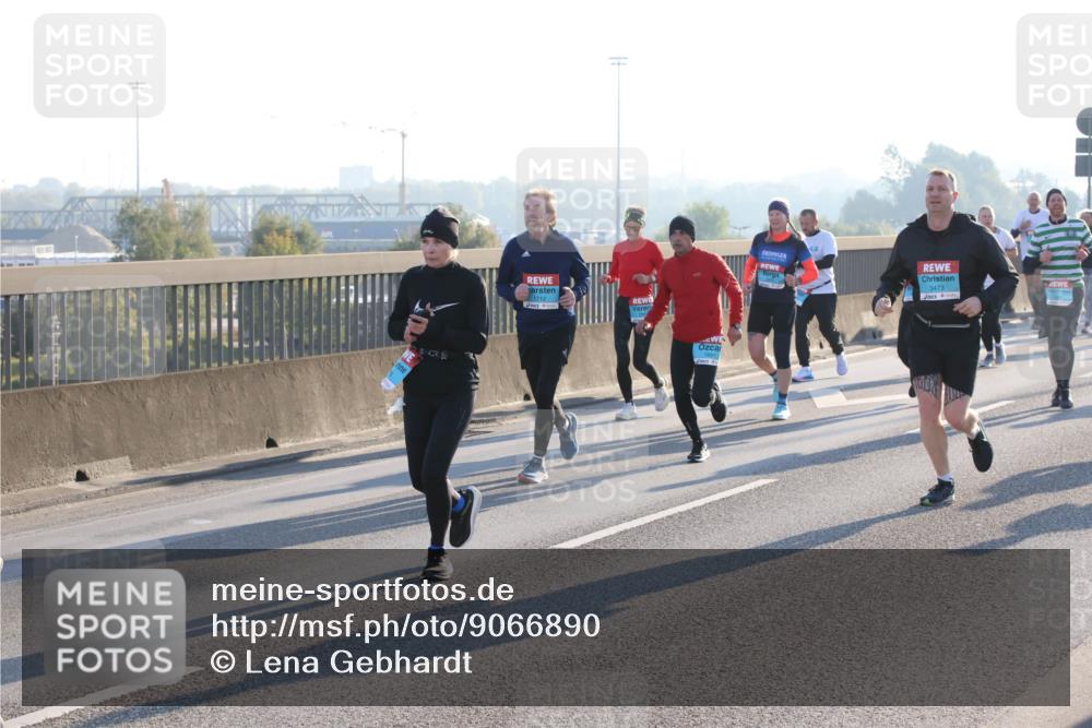 03.10.2025 - Köhlbrandbrückenlauf Lena Gebhardt http://msf.ph/oto/9066890 03.10.2025 09:23:25 Position 1 3473 meine-sportfotos.de