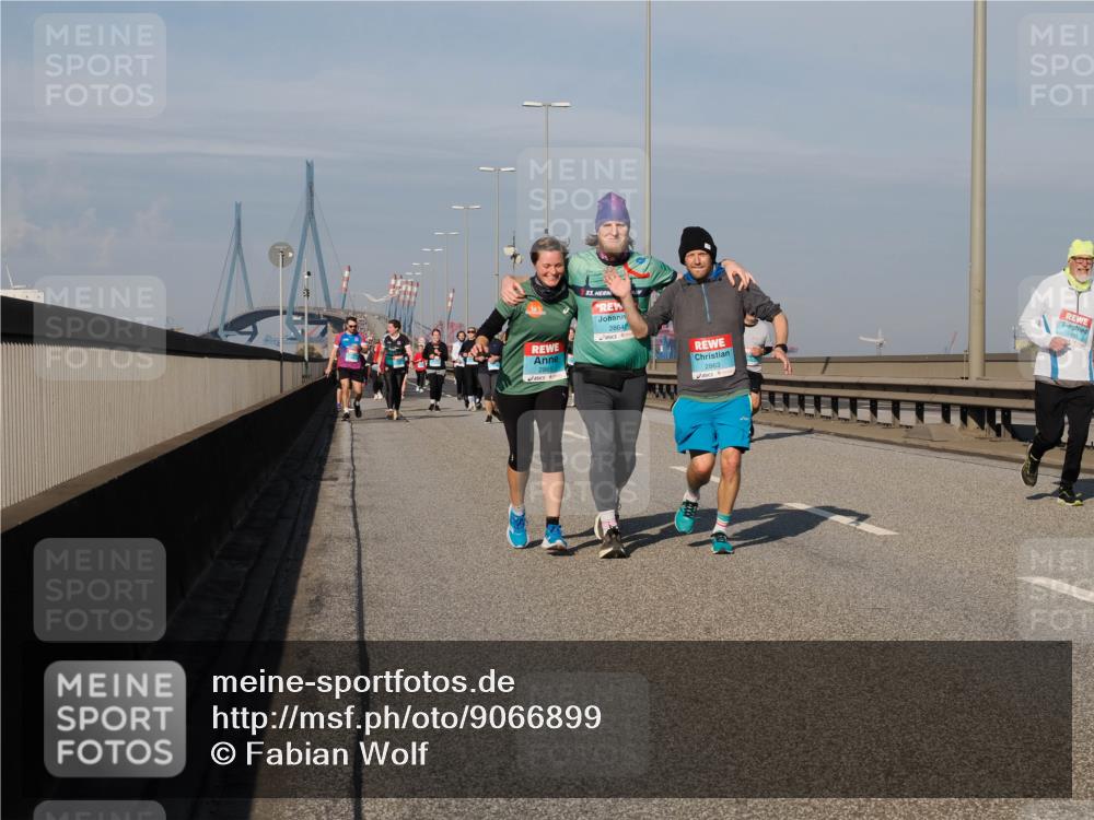03.10.2025 - Köhlbrandbrückenlauf Fabian Wolf http://msf.ph/oto/9066899 03.10.2025 10:09:50 Position 3 53, 2864, 2863, 2492 meine-sportfotos.de