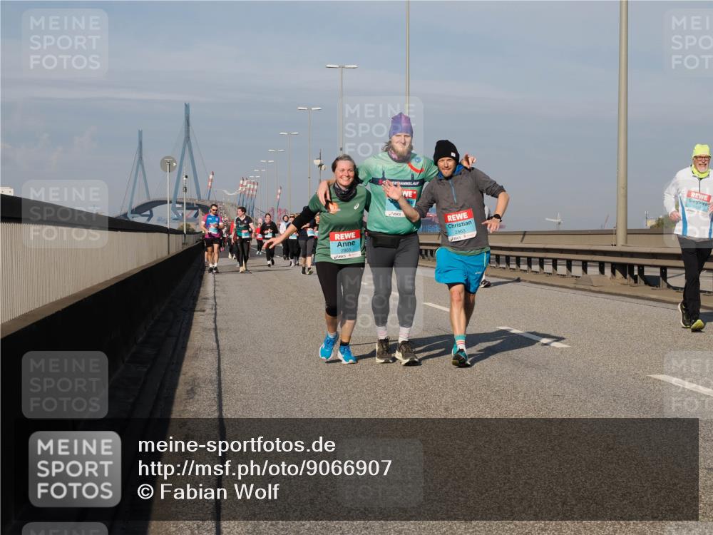 03.10.2025 - Köhlbrandbrückenlauf Fabian Wolf http://msf.ph/oto/9066907 03.10.2025 10:09:50 Position 3 2865, 2863, 2492 meine-sportfotos.de