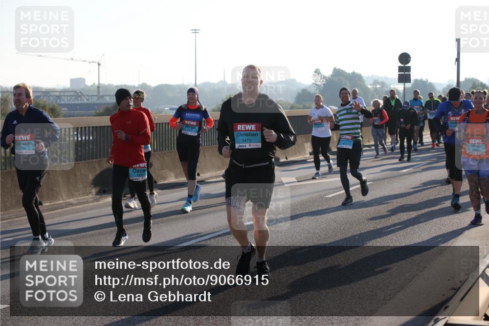 03.10.2025 - Köhlbrandbrückenlauf Lena Gebhardt http://msf.ph/oto/9066915 03.10.2025 09:23:26 Position 1 1712, 1891, 3473 meine-sportfotos.de