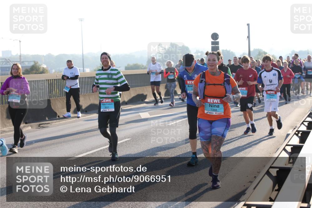 03.10.2025 - Köhlbrandbrückenlauf Lena Gebhardt http://msf.ph/oto/9066951 03.10.2025 09:23:28 Position 1 2033, 42, 3617, 1348 meine-sportfotos.de