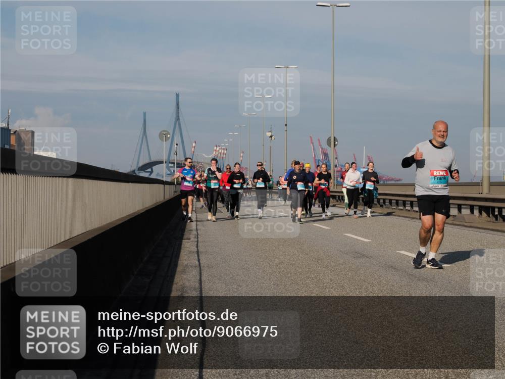 03.10.2025 - Köhlbrandbrückenlauf Fabian Wolf http://msf.ph/oto/9066975 03.10.2025 10:09:56 Position 3 1704 meine-sportfotos.de