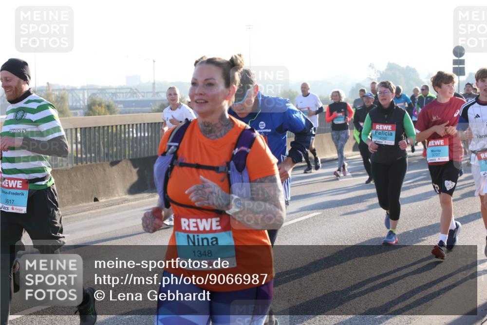 03.10.2025 - Köhlbrandbrückenlauf Lena Gebhardt http://msf.ph/oto/9066987 03.10.2025 09:23:29 Position 1 2000, 3582, 3727, 3617, 1348 meine-sportfotos.de