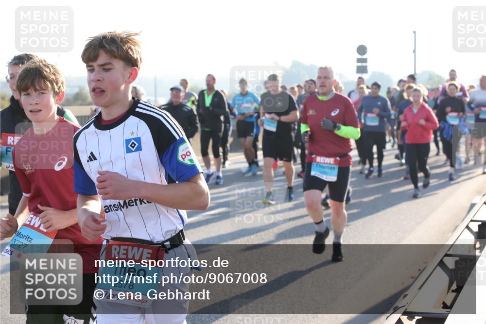 03.10.2025 - Köhlbrandbrückenlauf Lena Gebhardt http://msf.ph/oto/9067008 03.10.2025 09:23:31 Position 1 3727, 2878 meine-sportfotos.de