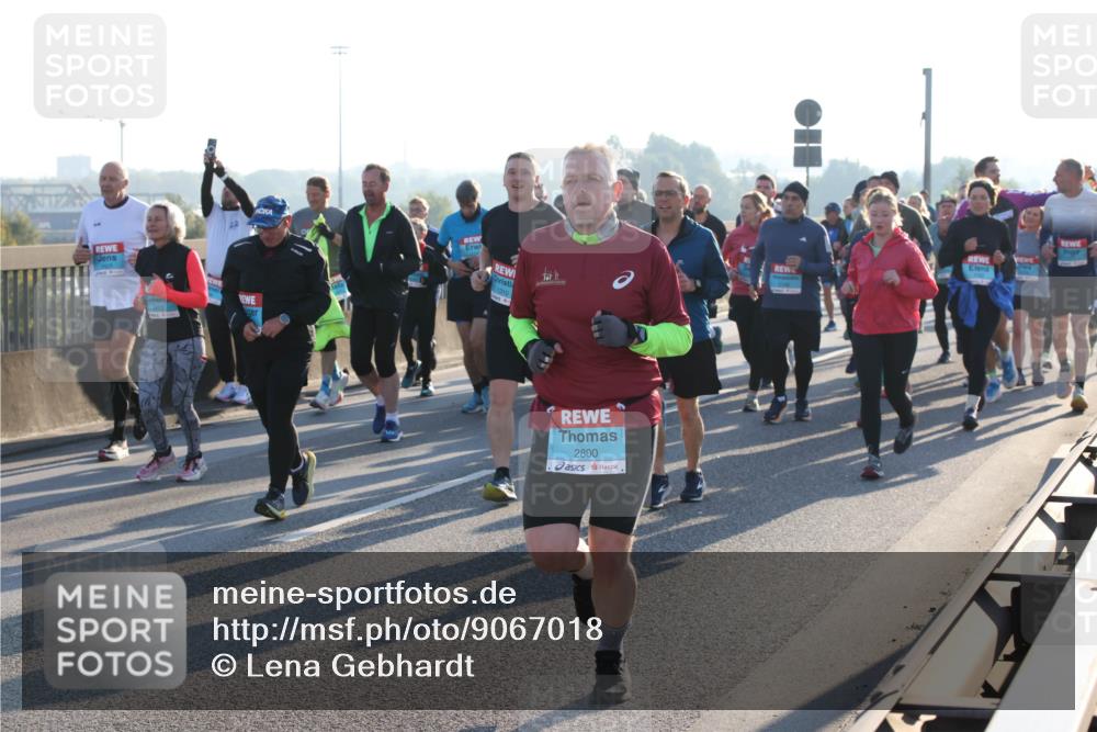 03.10.2025 - Köhlbrandbrückenlauf Lena Gebhardt http://msf.ph/oto/9067018 03.10.2025 09:23:32 Position 1 1310, 2800 meine-sportfotos.de