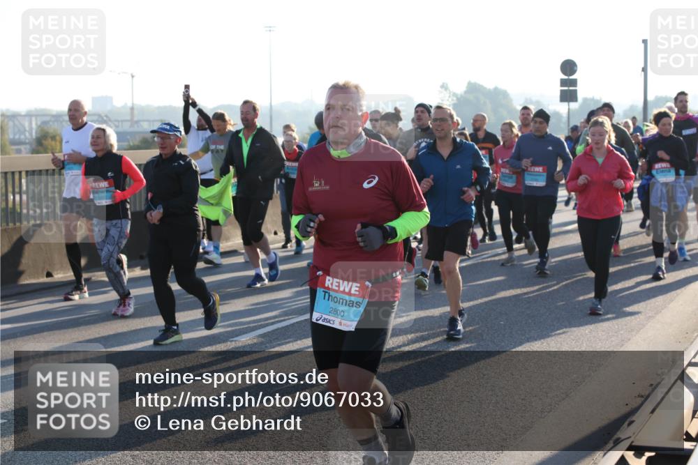 03.10.2025 - Köhlbrandbrückenlauf Lena Gebhardt http://msf.ph/oto/9067033 03.10.2025 09:23:33 Position 1 2800 meine-sportfotos.de