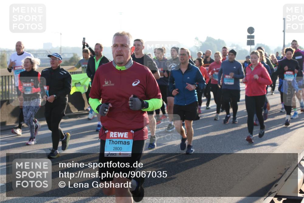03.10.2025 - Köhlbrandbrückenlauf Lena Gebhardt http://msf.ph/oto/9067035 03.10.2025 09:23:33 Position 1 2800 meine-sportfotos.de