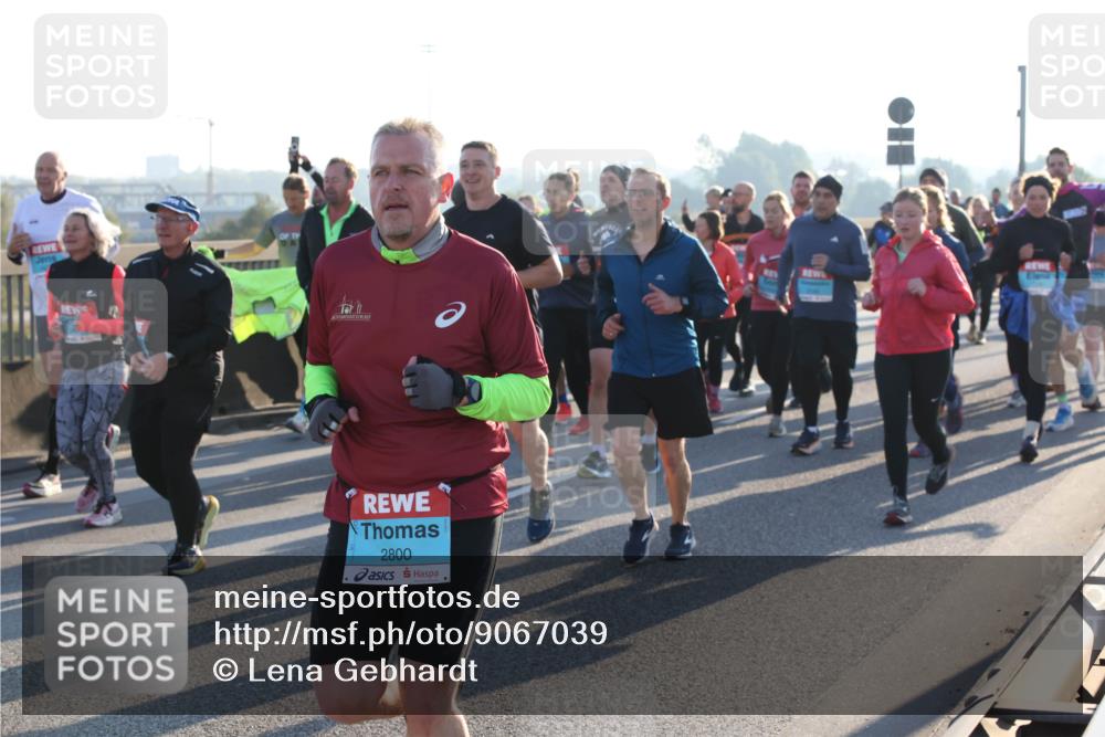 03.10.2025 - Köhlbrandbrückenlauf Lena Gebhardt http://msf.ph/oto/9067039 03.10.2025 09:23:33 Position 1 2800 meine-sportfotos.de
