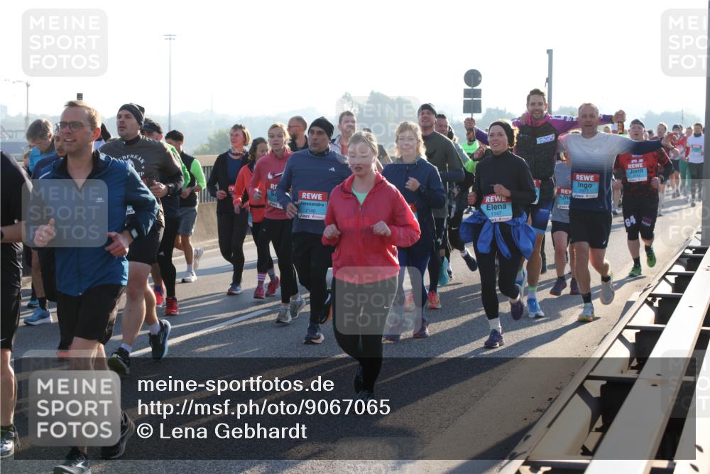 03.10.2025 - Köhlbrandbrückenlauf Lena Gebhardt http://msf.ph/oto/9067065 03.10.2025 09:23:34 Position 1 2140, 1147 meine-sportfotos.de