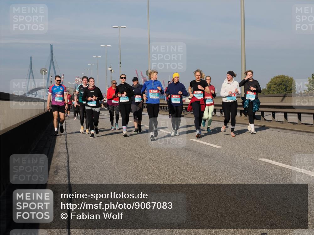 03.10.2025 - Köhlbrandbrückenlauf Fabian Wolf http://msf.ph/oto/9067083 03.10.2025 10:10:02 Position 3 3367, 3364 meine-sportfotos.de