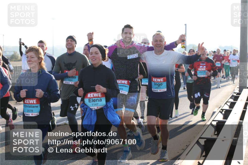03.10.2025 - Köhlbrandbrückenlauf Lena Gebhardt http://msf.ph/oto/9067100 03.10.2025 09:23:36 Position 1 2078, 1684, 1147, 969, 30, 2977, 64 meine-sportfotos.de